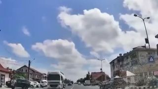 VIDEO Adolescent lovit de un camion pe DN2. Victima are doar 15 ani 