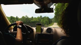 (P) Cum să &icirc;ți echipezi mașina &icirc;naintea unui roadtrip de neuitat