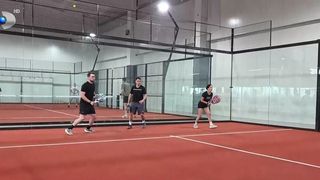 VIDEO &bdquo;E un motiv &icirc;n plus să mă adun cu prietenii&rdquo;. Padel, sportul vedetă al momentului