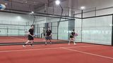 VIDEO &bdquo;E un motiv &icirc;n plus să mă adun cu prietenii&rdquo;. Padel, sportul vedetă al momentului