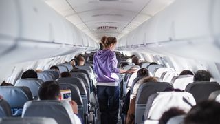 Copil de 13 luni, salvat &icirc;n ultimul moment &icirc;n timpul unui zbor spre Maroc. Doi asistenți medicali aflați la bord au intervenit rapid