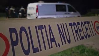 O femeie şi-ar fi &icirc;ngropat mai mulţi copii &icirc;n curtea casei. Se fac percheziții &icirc;n gospodăria din Botoșani