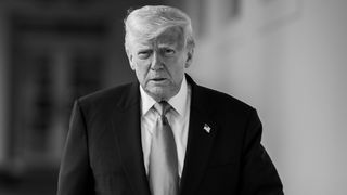 "Vom lovi puternic Iranul &icirc;n această seară". Trump amenință că SUA vor prelua Insula Kharg și toate resursele energetice ale țării
