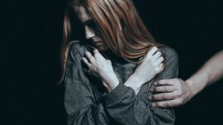 VIDEO Fost pastor din Cluj, arestat preventiv pentru abuzuri sexuale asupra mai multor tinere, inclusiv minore: &rdquo;Profita de inocența și slăbiciunea lor, pipăindu-le și sărut&acirc;ndu-le&rdquo;