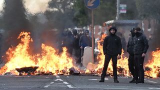 VIDEO Rom&acirc;nii din Belfast, victime ale violențelor și atacurilor rasiste &icirc;n contextul protestelor din Irlanda de Nord
