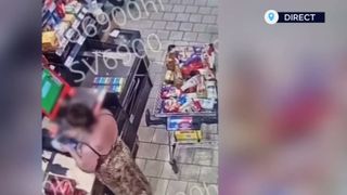 VIDEO O femeie din Făgăraș a fost prinsă c&acirc;nd a vrut să fure din magazin. Produsele, &icirc;n valoare de 3.000 de lei