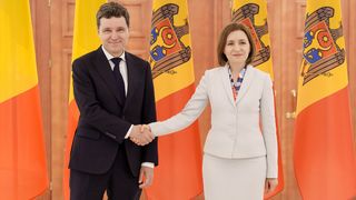 Rom&acirc;nia așteaptă decizia Republicii Moldova de a solicita unirea&nbsp;