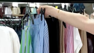 VIDEO Haine cool pentru proaspetele mămici. Sfaturile unui stilist vestimentar