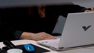 VIDEO Generația Z nu mai vrea să lucreze la birou. Flexibilitatea, o prioritate pentru tinerii rom&acirc;ni