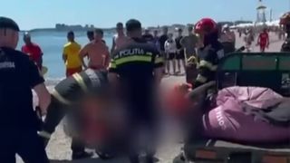 VIDEO Tragedie pe litoralul rom&acirc;nesc! Un turist german a murit după un șoc termic &icirc;n apa rece a Mării Negre