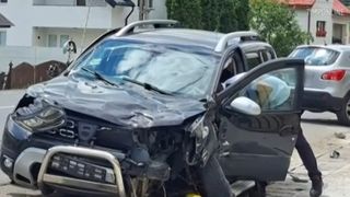 VIDEO Accident grav &icirc;n Bistrița. Elevi loviți de o mașină scăpată de sub control