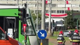 VIDEO Două tramvaie s-au ciocnit &icirc;n București. Un minor de 15 ani a fost rănit