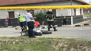 Accident teribil pe un drum din Timiș. Doi tineri de 17 și 18 ani au murit după impactul dintre o mașină și o motocicletă