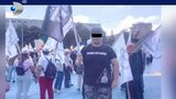 VIDEO Un bărbat din Capitală a fost reținut după ce a atacat participanții marșului LGBT. Mai multe arme i-au fost găsite &icirc;n locuință