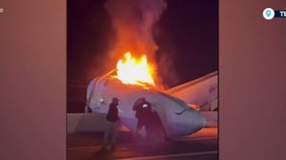 VIDEO Un avion privat s-a prăbușit și a luat foc pe o autostradă din Texas
