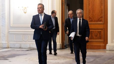 VIDEO UPDATE Adrian Veștea ar urma să depună lista de miniştri și programul de Guvernare duminică &icirc;n Parlament. PSD &icirc;ncă se g&acirc;ndește dacă intră sau nu la guvernare