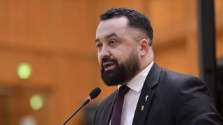 Deputatul Ciprian Ciubuc, acuzat de hărțuire asupra fostei soții. Bărbatului i s-a montat brățară electronică, după ce femeia a solicitat ordin de protecție