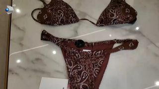  Cum alegeți costumul de baie &icirc;n funcție de siluetă