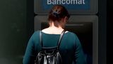 VIDEO Tinerii din Rom&acirc;nia, la limita sărăciei. Aproape 40% dintre ei răm&acirc;n cu mai puțin de 500 de lei la final de lună