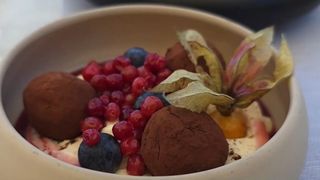 VIDEO Vara ajunge &icirc;n farfurii. Restaurantele din Sibiu se reinventează pentru sezonul cald