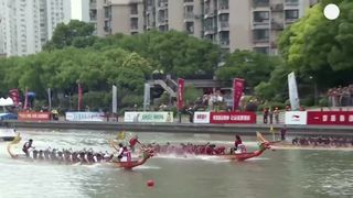 VIDEO Cursa bărcilor-dragon, tradiție de 2000 de ani &icirc;n Beijing
