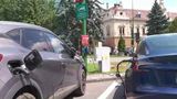 VIDEO &bdquo;Amenzile o să oblige multă lume&rdquo;. Ocuparea abuzivă a parcărilor pentru mașini electrice, noi sancțiuni