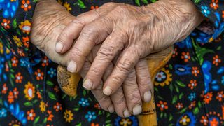 Crește v&acirc;rsta de pensionare de luna viitoare. Apar schimbări importante și pentru pensionarea anticipată