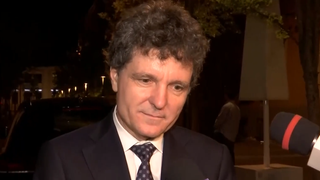 VIDEO L-a sunat sau nu consilierul lui Nicușor Dan pe George Simion. Președintele, surprins de interesul tinerilor