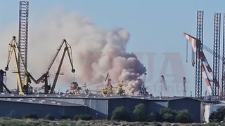 Incendiu puternic &icirc;n Portul Agigea, la un depozit de fier vechi. A fost emis mesaj RO-Alert