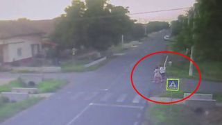 VIDEO Ea este fetița care a murit &icirc;n accidentul din Timiș, &icirc;n care a fost rănită și o altă copilă. Diana avea 10 ani și era &icirc;n clasa a III-a. Ultimele clipe din viața micuței care a fost ucisă de propriul unchi