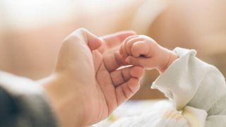 Un bebeluș de 7 luni a decedat după ce a fost externat din spital. Declarațiile sf&acirc;șietoare ale mamei: &rdquo;&Icirc;n brațe la mine a murit&rdquo;