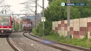 VIDEO Tragedie &icirc;n Mediaș: doi adolescenți au murit loviți de tren