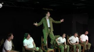 VIDEO &bdquo;Unii &icirc;și doresc să facă meseria asta &icirc;n mod serios&rdquo;. Cursuri de actorie pentru adulți