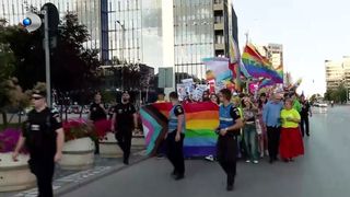 VIDEO &bdquo;Toată lumea merită drepturi egale&rdquo;. Tensiuni la marșul Pride din Iași