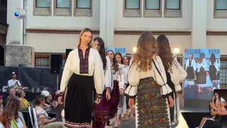 VIDEO &bdquo;&Icirc;mi place foarte mult colecția&rdquo;. Spectacolul modei la Sibiu