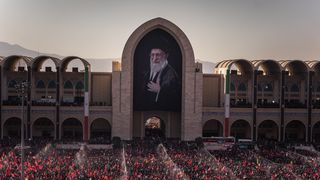 Fostul ayatollah al Iranului, procesiune funerară uriașă