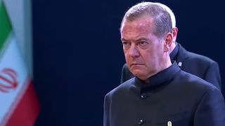 Dmitri Medvedev, trimisul lui Putin la funeraliile lui Ali Khamenei