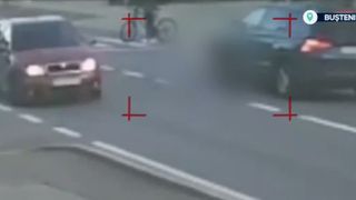VIDEO Două surori de 9 și 16 ani, lovite pe trecerea de pietoni, &icirc;n Bușteni. Imagini cutremurătoare cu momentul &icirc;n care fetele sunt aruncate sub un autoturism