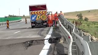 VIDEO Infrastructura rutieră din Rom&acirc;nia, &icirc;n colaps: autostrada Sebeș-Turda și viaductul din Galați, pericole pentru șoferi