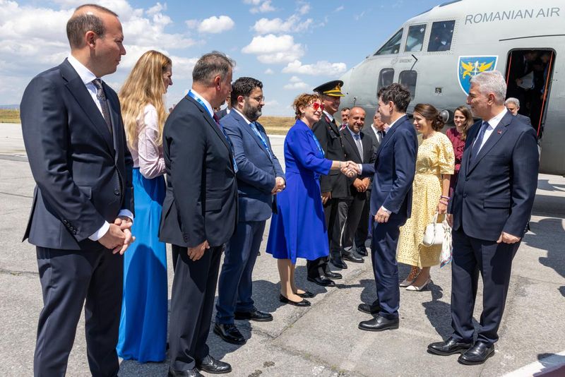 Președintele Nicușor Dan și Mirabela Grădinaru, sosirea oficială pe aeroportul din Ankara