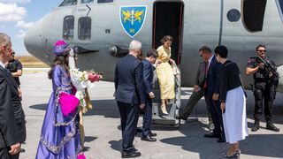 Primele imagini cu Nicușor Dan și Prima Doamnă Mirabela Grădinaru, la sosirea la summitul NATO de la Ankara