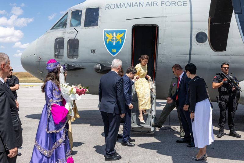 Primele imagini cu Nicușor Dan și Prima Doamnă Mirabela Grădinaru, la sosirea la summitul NATO de la Ankara