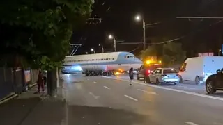 VIDEO Un avion a blocat cea mai circulată arteră din Cluj. Imagini neobișnuite din trafic