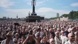VIDEO Record mondial la Londra. Peste 22.000 de fani Pitbull au purtat chelii artificiale simultan