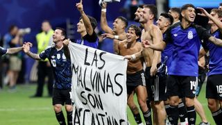 Argentina ar putea fi penalizată de FIFA pentru bannerul controversat purtat de echipă după victoria cu Anglia la Cupa Mondială 2026