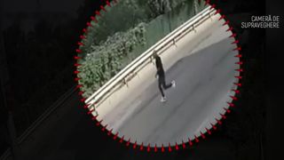 VIDEO Evadare spectaculoasă &icirc;n București. Un sirian reținut a scăpat după ce a sărit de la etajul 2 