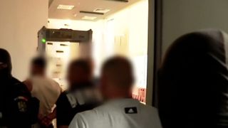 VIDEO Averea clanului Buricea, confiscată de procurori. 26 de persoane reținute, inclusiv liderul grupării