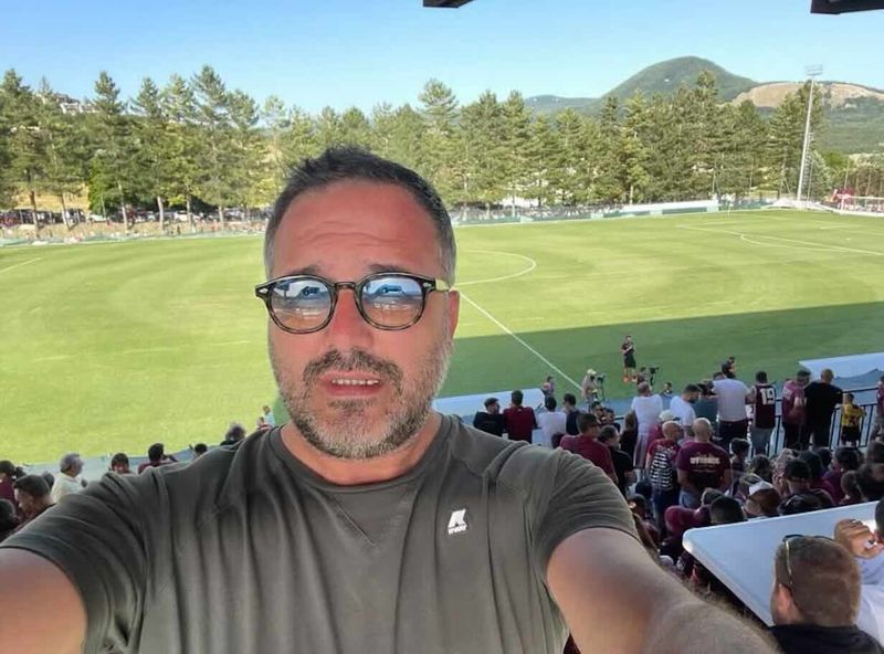 Jurnalistul sportiv Luca Esposito, găsit incendiat la marginea orașului 