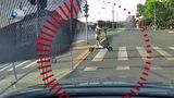 VIDEO Imagini șocante la Timișoara. Un copil pe trotinetă electrică, la un pas de tragedie