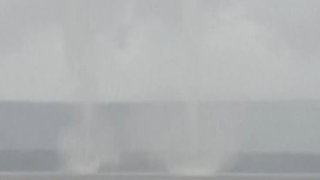 VIDEO Două tornade de apă, surprinse simultan &icirc;n vestul Suediei. Un fenomen rar și impresionant urmat de inundații majore